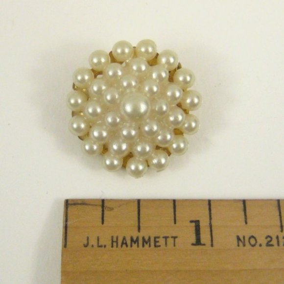 Imitation Pearl Plastic Brooch .9 inch Pin Jewelry Goldtone White C Clasp - Picture 3 of 6